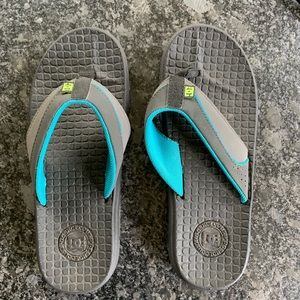 Boys DC flip flops Size 3.5 Never worn